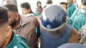 জিয়াউল আহসান এবার দুর্নীতির মামলায় গ্রেপ্তার