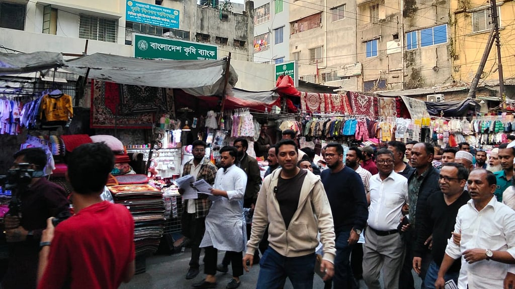 নির্বাচনি প্রচারে বিএনপির প্রার্থী ববি হাজ্জাজ।