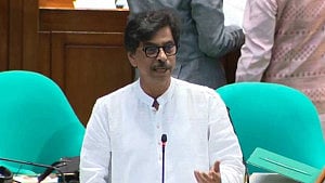 নৌ পুলিশ চেয়ে প্রশ্নে মৎস্যমন্ত্রীর জবাব: ‘মুরগি নিয়ে আছি, পুলিশ আমার সঙ্গে নাই’