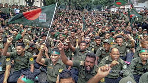 আনসার আন্দোলন: পুলিশের কাজে বাধা দেওয়ার ‘প্রমাণ’ পেয়েছেন তদন্ত কর্মকর্তা