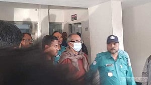 প্রীতি উরাংয়ের মৃত্যু: ডেইলি স্টারের সাবেক নির্বাহী সম্পাদকের বিরুদ্ধে অভিযোগ গঠনের শুনানি পেছাল