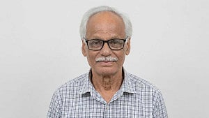 প্রতিভায় বহুমুখী, অঙ্গীকারে অবিচল