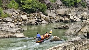 বান্দরবানে সাঙ্গু নদীতে নৌকাডুবি, পর্যটক নিখোঁজ
