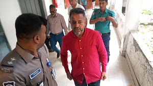 স্পর্শকাতর স্থানে চাপ দিয়ে চেক-স্ট্যাম্পে স্বাক্ষর, বরিশালে ভিডিও ভাইরাল