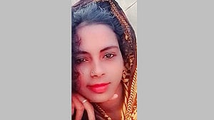 বরিশালে গৃহবধূর ঝুলন্ত লাশ, পারিবারিক কলহের অভিযোগ