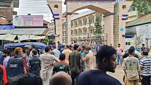 ভোলায় পরীক্ষায় ‘নকল করার সুযোগ না পেয়ে’ কেন্দ্রে হামলা-ভাঙচুর
