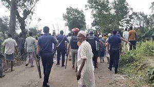 ব্রাহ্মণবাড়িয়ায় অটোরিকশা-বাইকের ধাক্কা, মাইকে ঘোষণা দিয়ে দুই গ্রামের সংঘর্ষ