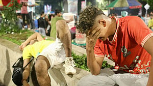 ঢাবি ক্যাম্পাসে ব্রাজিল সমর্থকদের কান্না