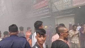 চকবাজারে খাজা মার্কেটে আগুন