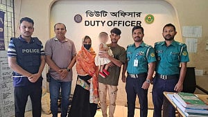 হাসপাতালে বান্ধবী পরিচয়ে খাতির জমান, সুযোগ বুঝে সটকে পড়েন শিশু নিয়ে