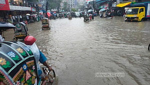 চট্টগ্রামে ৪২ বছরের মধ্যে সর্বোচ্চ বৃষ্টি, তলিয়েছে বহু এলাকা