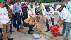 চট্টগ্রামে পরিচ্ছন্নতা অভিযান, প্রথম দিনে ১৩৫ টন বর্জ্য অপসারণ