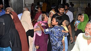 চট্টগ্রামে লবণ কারখানায় আগুনে দগ্ধ ৫ জন আইসিইউতে