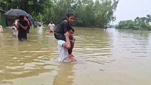 চট্টগ্রামে পানিবন্দি সাড়ে চার লাখ মানুষ