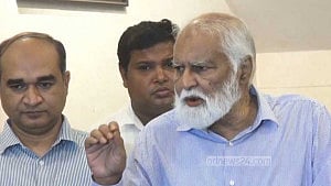 চট্টগ্রামের অবস্থা ‘ভয়াবহ খারাপ’: ত্রাণ প্রতিমন্ত্রী
