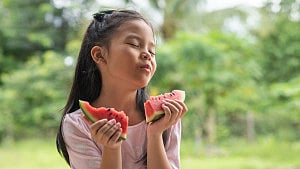 দেশি ফলের স্বাদে মিলবে পুষ্টি শিশুর পাতে