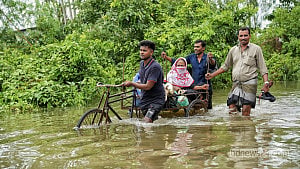 ১১ জেলায় চিকিৎসক ও স্বাস্থ্যকর্মীদের ছুটি বাতিল