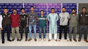 একজনের পাসপোর্ট দিয়ে অন্যকে ইতালি পাঠানো চক্রের সাত সদস্য গ্রেপ্তার