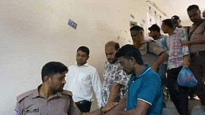 ‘ঝটিকা মিছিল’: আদালত এলাকা থেকে গ্রেপ্তার চার জন ৩ দিনের রিমান্ডে
