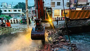 কুমিল্লায় জলাবদ্ধতার কারণ ‘কান্দিখাল’, পানি নিষ্কাশনে ভাঙা হল কালভার্ট ও স্টিল ব্রিজ