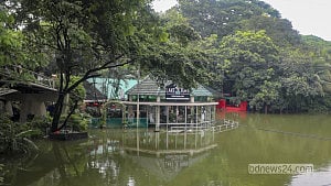 Dhanmondi Lake overflows in rain