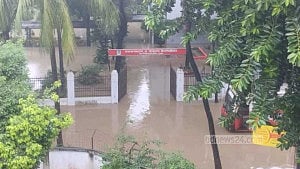 বৃষ্টিতে ঢাকা বিশ্ববিদ্যালয়ের সোমবারের সব পরীক্ষা স্থগিত