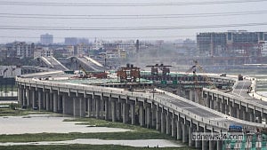 আশুলিয়া এক্সপ্রেসওয়ের নির্মাণযজ্ঞ