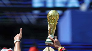৮ দলের নিষেধাজ্ঞার ঝুঁকিতে আছেন যারা