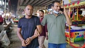 চেতনানাশক মেশানো দই খাইয়ে কিশোরীকে ‘ধর্ষণচেষ্টা’, গ্রেপ্তার ১