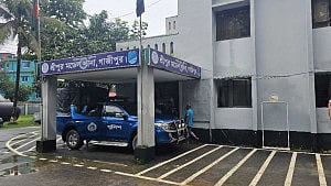 গাজীপুরে পোশাক শ্রমিককে কুপিয়ে হত্যা, স্বামী পলাতক