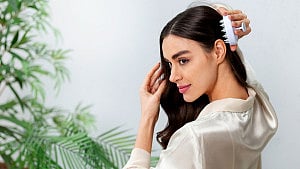 প্রাকৃতিক ভাবে চুল ঘন দেখানোর উপায়
