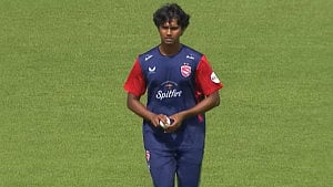 টি-টোয়েন্টি ব্লাস্টে অভিষেকে উজ্জ্বল হাসান