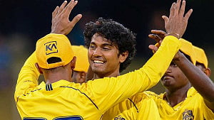 এলপিএলে হাসানের তিন শিকার
