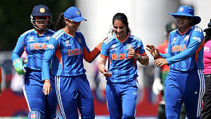ভারতকে সুবিধা দেওয়ার কথা বলায় দুই ধারাভাষ্যকারকে প্রাণনাশের হুমকি