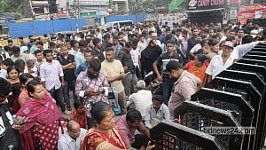 ভারতীয় ভিসা কেন্দ্রে দীর্ঘ লাইন