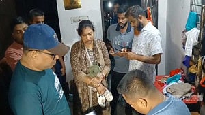 পরিবারের সদস্যরা রথযাত্রার উৎসবে, বাসায় নারীকে হত্যা