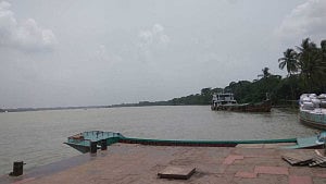 সুগন্ধা নদীতে ঝাঁপ, স্থানীয়দের তৎপরতায় প্রাণে বাঁচলেন মা-শিশু