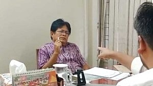 ছাত্রদল ও ছাত্রশক্তির বিক্ষোভের মুখে ক্যাম্পাস ছাড়লেন জবি অধ্যাপক আইনুল