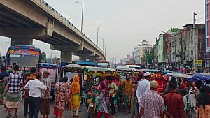 জলাবদ্ধতা নিরসনের দাবিতে কালশিতে সড়ক অবরোধ