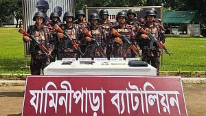 খাগড়াছড়িতে বিজিবির সঙ্গে চোরাকারবারিদের ‘গোলাগুলি’ ৪ পিস্তল উদ্ধার