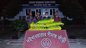 কুড়িগ্রাম সীমান্তে গাঁজা-ইয়াবাসহ চোরাই পণ্য জব্দ, আটক ৩