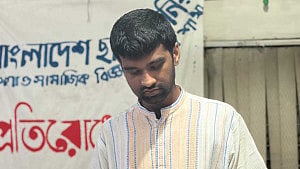 ছাত্র ইউনিয়ন থেকে পদত্যাগ করে মেঘমল্লার বসু এনপিওতে