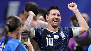 কাফুর রেকর্ডে ভাগ বসানোর অপেক্ষায় মেসি