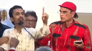 কবি মোহন রায়হানের কবিতার ওপর আক্রমণ কীসের সংকেত?