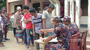 মৌলভীবাজারে বন্যাকবলিত মানুষের স্বাস্থ্যসেবায় বিজিবি