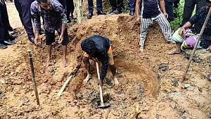 স্ত্রীকে হত্যার পর মাটিচাপা দিয়ে ঢালাই, বিদেশে চলে যাওয়ার প্রচার চালান স্বামী
