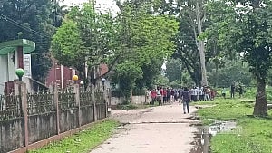 বাকৃবিতে দুই হলের শিক্ষার্থীদের দফায় দফায় সংঘর্ষ, আহত ১৩