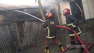 ময়মনসিংহে ব্যবসায়ীকে কুপিয়ে হত্যা, হামলাকারীর বাড়িঘরে অগ্নিসংযোগ