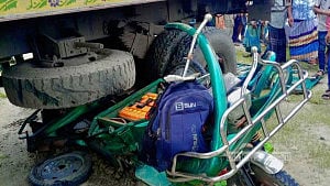 ময়মনসিংহে ট্রাক-অটোরিকশা সংঘর্ষে নারীসহ নিহত ৩