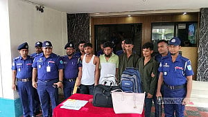 জাপান প্রবাসীর লুট হওয়া সাড়ে ৮ ভরি স্বর্ণালংকার উদ্ধার, অস্ত্রসহ গ্রেপ্তার ৫
